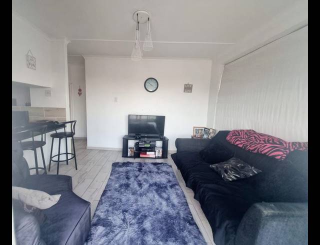 1 BEDROOM APARTMENT FOR SALE IN GLENWOOD